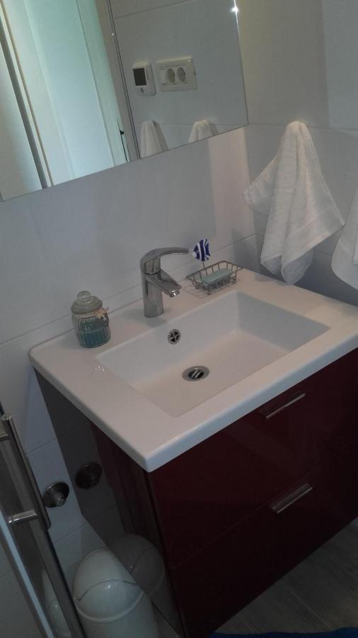Holiday Home Pavarotti ซูเปตาร์ ภายนอก รูปภาพ